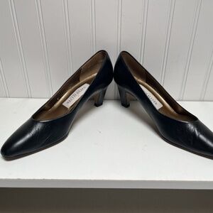Vintage 90s Naturalizer Black Low Heels Shoes Women’s Size 8.5 B